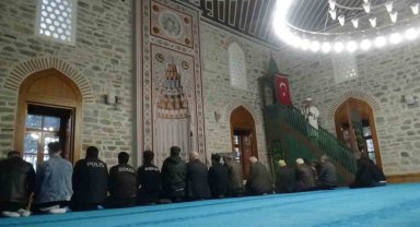 Bolu'da tarihi camide bayramlaşma geleneği