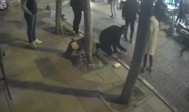 Bornova'da gençler arasında bıçaklı kavga: 1 ağır 2 yaralı