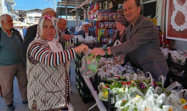 Bozdoğan'da kadınlar unutulmadı, rengarenk çiçekler takdim edildi