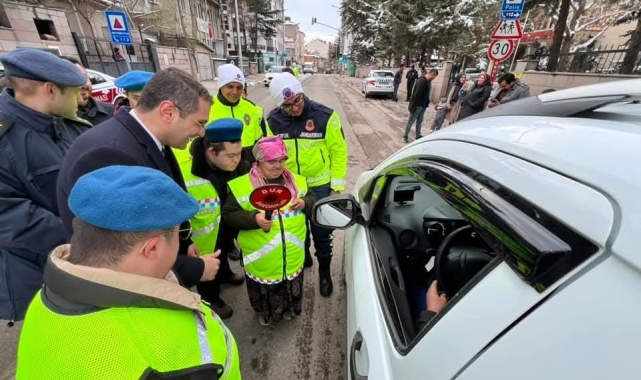 Bozkır'da Down sendromlu çocuklara trafik eğitimi verildi