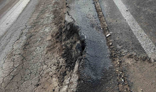 Bozuk yollar kazalara davetiye çıkarıyor