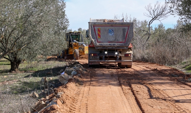Bozulan ova yolları onarılıyor