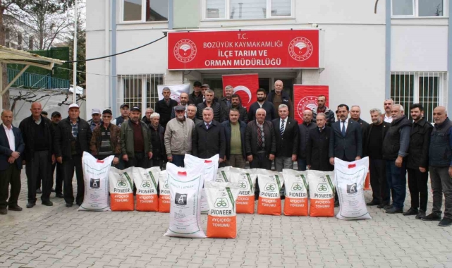 Bozüyük'te çiftçilere nohut ve ayçiçeği tohumu dağıtıldı