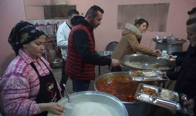 Burdur'da köylüler imece usulü iftar yapıyor