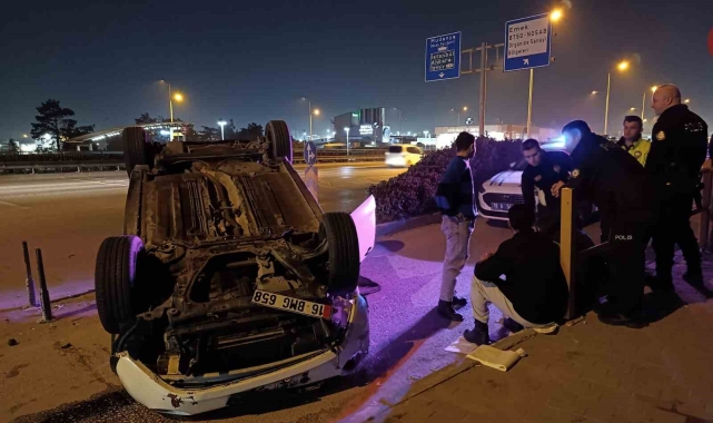 Bursa'da 3 aracın karıştığı zincirleme kazada 5 kişi yaralandı
