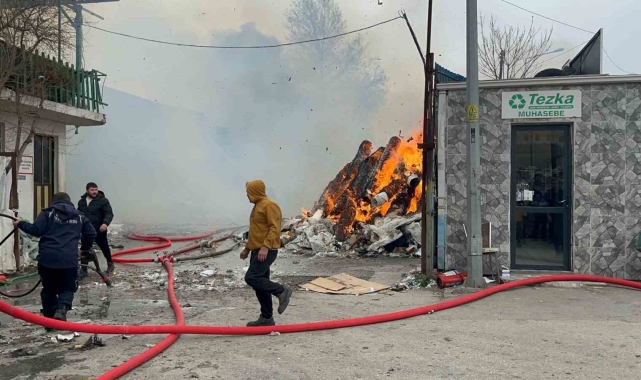 Bursa'da geri dönüşüm tesisinde yangın