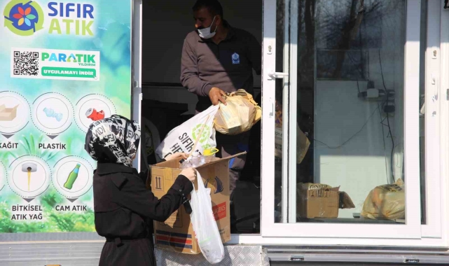 Bursa'da kadınlar, geri dönüşümle evlerine katkıda bulunuyor