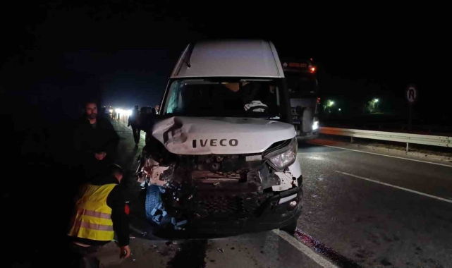 Bursa'da minibüs otomobille çarpıştı: 1 yaralı