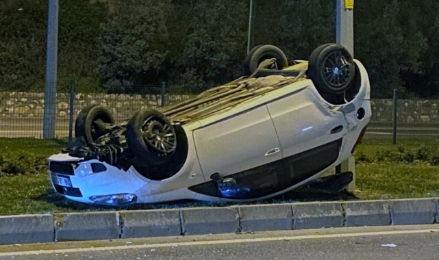 Bursa'da takla atan otomobildeki 2 kişi yaralandı