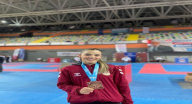 Büyükler Türkiye Karate Şampiyonası'nda Düzce Üniversitesinden iki sporcu kürsüye çıktı