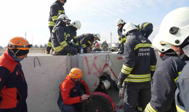 Büyükşehir Belediyesi tarafından kurulan arama kurtarma ekibine eğitim