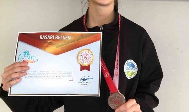 Büyükşehir karatecisi Sakarya'yı gururlandırdı