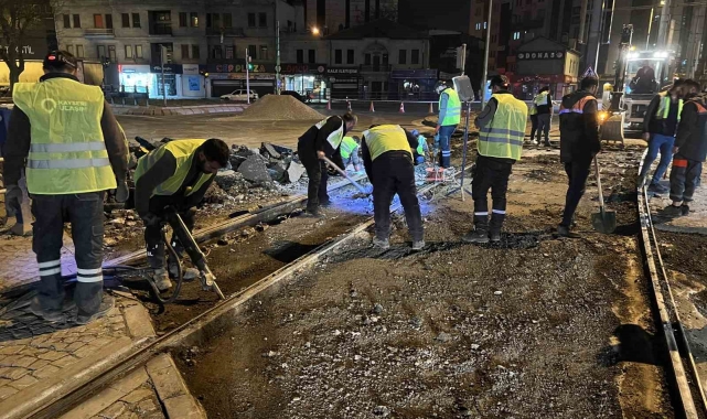 Büyükşehir'den raylı sistem güzergahında gece boyu bakım çalışması