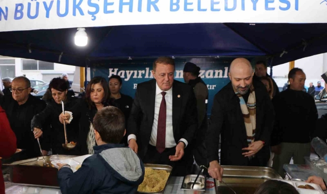 Büyükşehir'in Söke'deki iftar sofrasında yüzlerce kişi buluştu