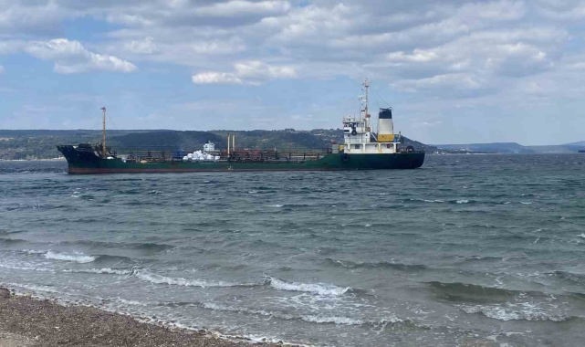 Çanakkale Boğazı'nda atık taşıma tankeri karaya oturdu