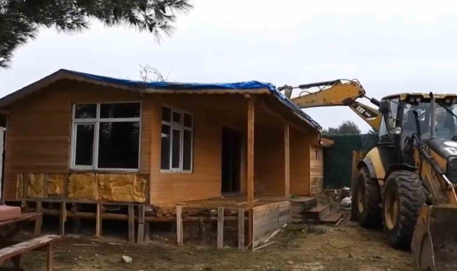 Çanakkale'de 12 kaçak yapının yıkımı gerçekleştirildi