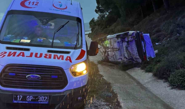 Çanakkale'de otomobil yan yattı: 6 yaralı
