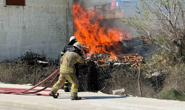 Çanakkale'de sanayi sitesinde korkutan yangın
