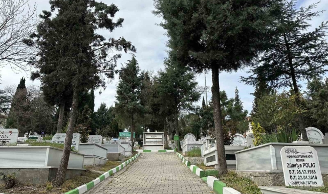 Çayırova'da mezarlıklar bayrama hazır