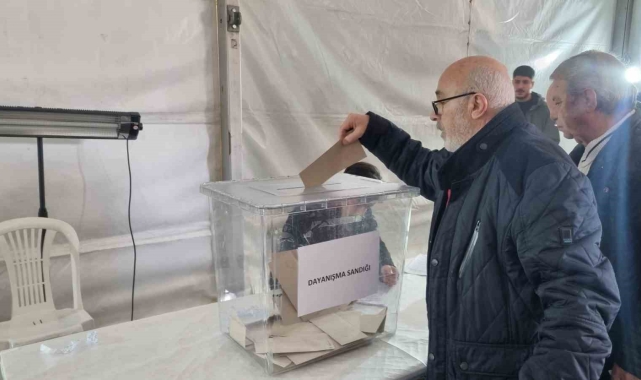 CHP'nin Cumhurbaşkanlığı adaylığı ön seçiminde oy kullanma işlemi başladı