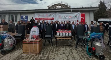 Çiftçilere tarım aletleri dağıtıldı