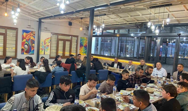 Çobanlarlı öğrenciler iftarda buluştu