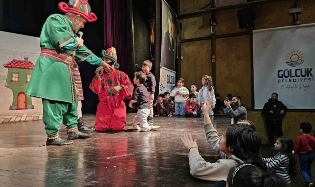 Çocuklar Ramazan şenliğinde eğleniyor