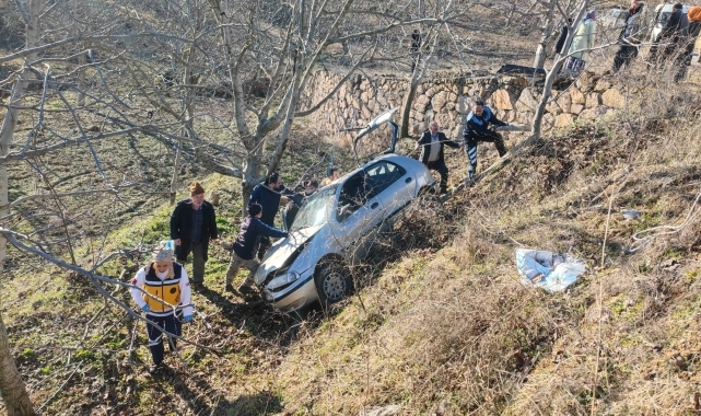 Çorum'da 10 metreden bahçeye düşen otomobilin sürücüsü yaralandı