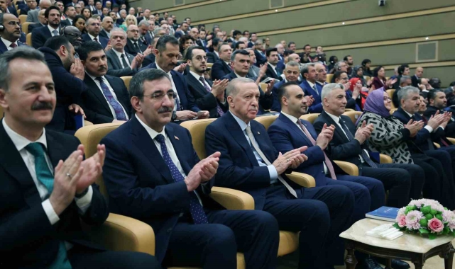 Cumhurbaşkanı Erdoğan:" Milletimiz hiçbir yerli ve millî markayı üç-beş muhterisin faşizan siyasetine yem etmeyecektir"