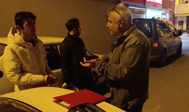 Denetime takılan motosiklet sürücüsüne polisten nasihat: "Evde anneniz babanız sizleri bekliyor"