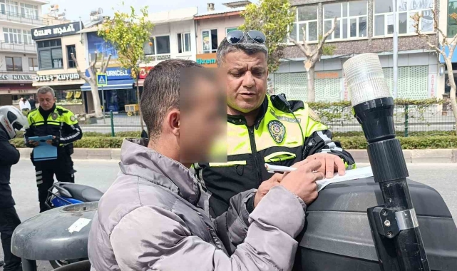 Denetime takılınca 'ehliyetimi evde unuttum' dedi, olmadığı ortaya çıkınca da 'kardeşimin var' dedi