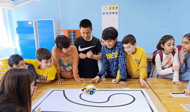 DENEYAP öğrencileri, robotik ve kodlama proje şenliğinde yarıştı