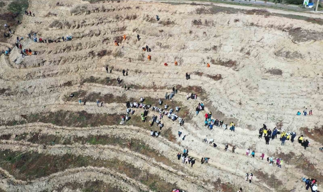 Denizli'de Ormancılık Gününde 15 bin 300 fidan toprakla buluştu