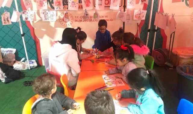 Deprem bölgesinde Ramazan panayırına yoğun ilgili