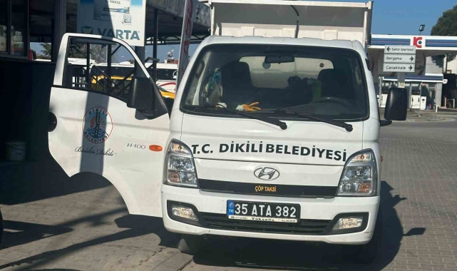 Dikili Belediyesinin &#039;ATA&#039; plakalı çöp taksisi ilçede tepkiyle karşılandı
