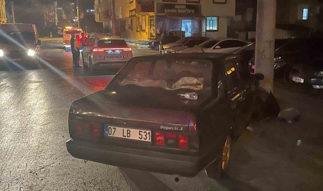 Direğe çarpan otomobilin sürücüsü ehliyetsiz çıktı