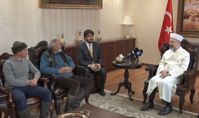 Diyanet İşleri Başkanı Erbaş, İspanya'dan at sırtında hac yolculuğuna çıkan 2 arkadaşı kabul etti