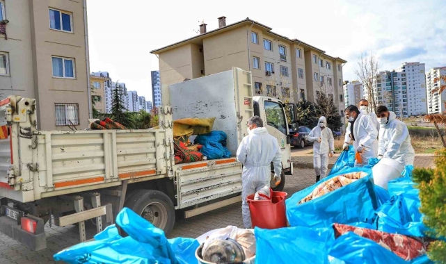 Diyarbakır'da 65 yaşındaki kadının evinde 30 torba çöp çıktı