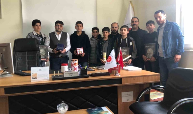Diyarbakır'da lise öğrencileri biriktirdikleri parayı Filistin'e bağışladı