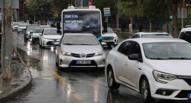 Diyarbakır'da sağanak yağış hayatı olumsuz etkiledi