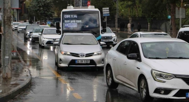Diyarbakır'da sağanak yağış hayatı olumsuz etkiledi