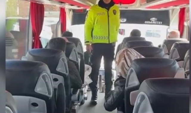Diyarbakır'da trafik polislerinden sürücü ve yolculara 'emniyet kemeri' uyarısı