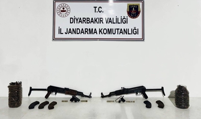 Diyarbakır'da üzeri taşla kapatılmış silahlar ve mühimmat ele geçirildi