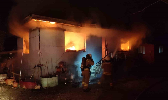 Dörtyol'da müstakil ev alevlere teslim oldu