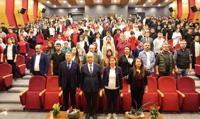 DOSTEK Koleji, 18 Mart Çanakkale Zaferi ve Şehitleri Anma Gününü özel gösterilerle kutladı