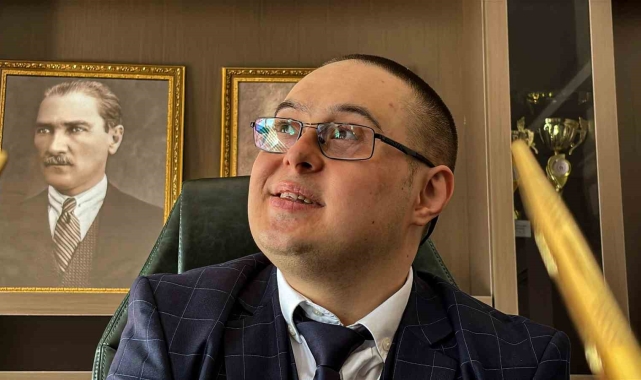 Down sendromlu genç milli eğitim müdürü oldu: İlk talimatı gençlere spor salonu oldu