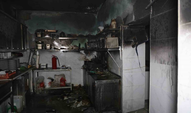 Dükkanının yandığını cep telefonundan gördü