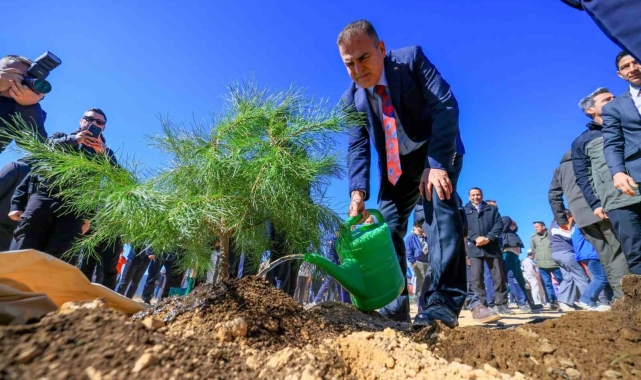 Dünya Ormancılık Günü'nde fidanlar toprak ile buluştu