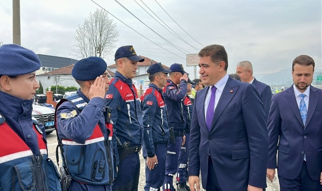 Düzce Valisi Aslan, Bolu Dağı geçişinde güvenlik güçlerinin ve sürücülerin bayramını kutladı