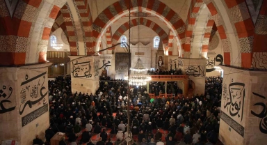 Edirne'de Ramazan Bayramı'nda vatandaşlar camilere akın etti